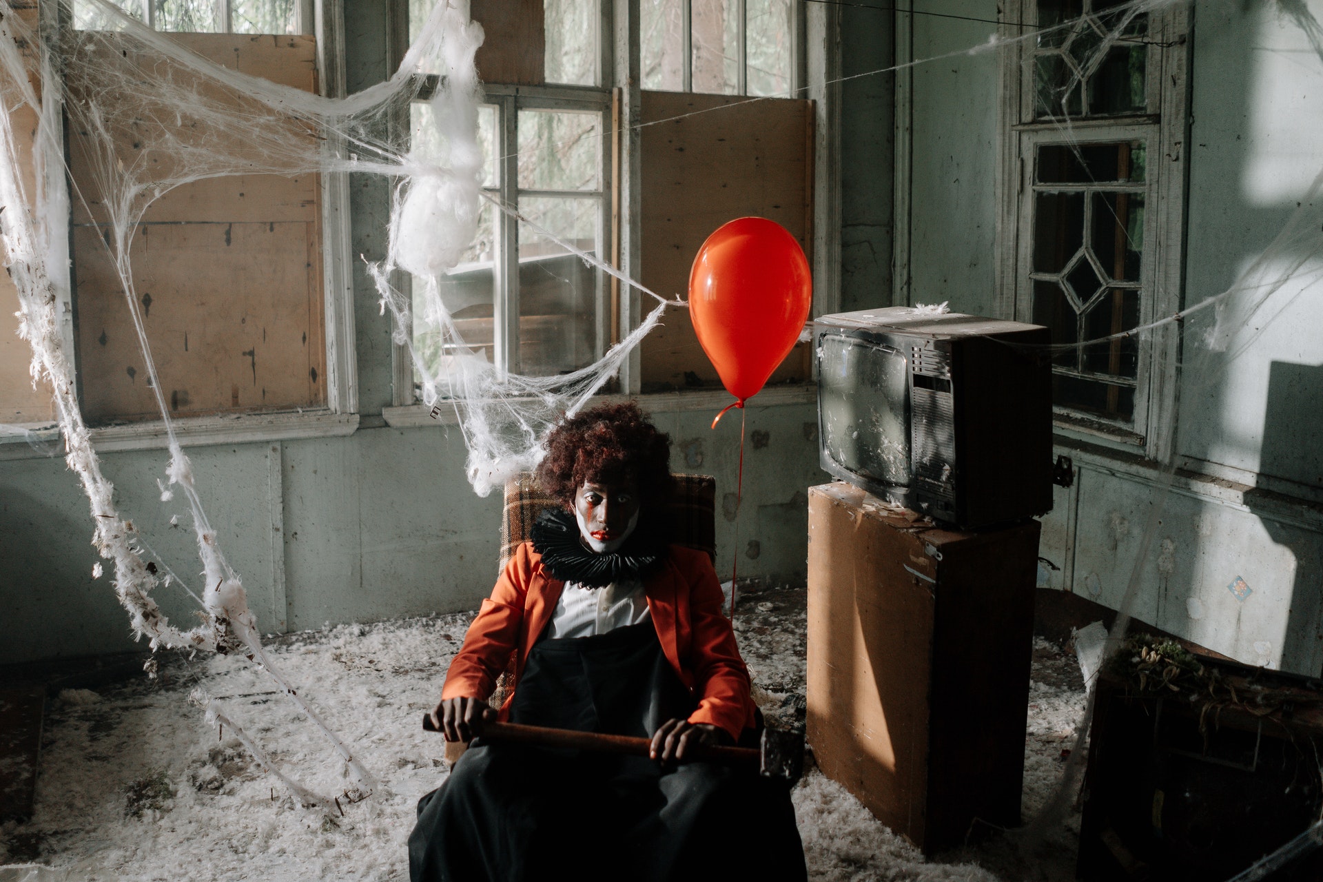 La conexión entre la irradiación paranormal y los fenómenos de poltergeist