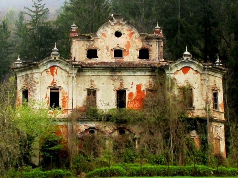 La maldición de las casas embrujadas